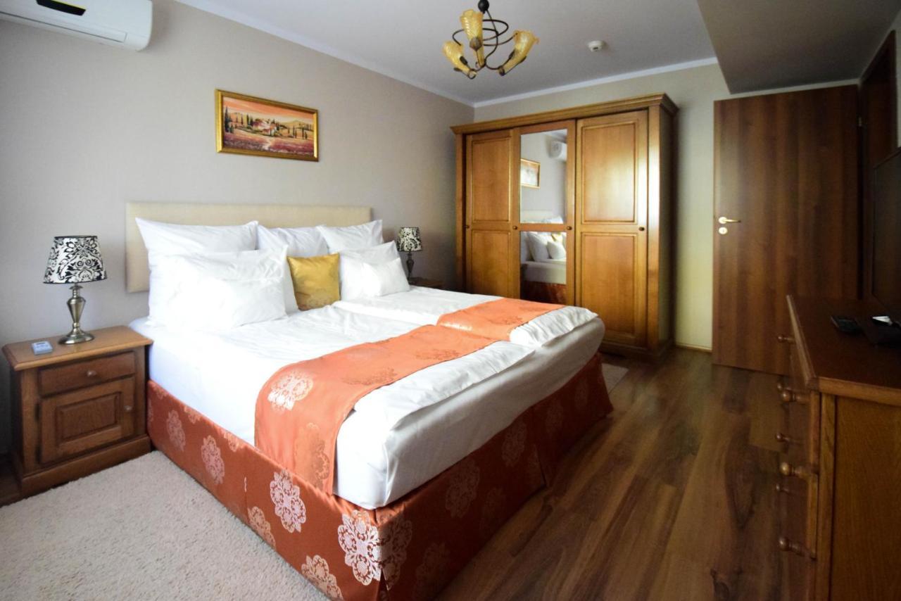 קלוז'-נאפוקה Cabrio Apart Hotel מראה חיצוני תמונה