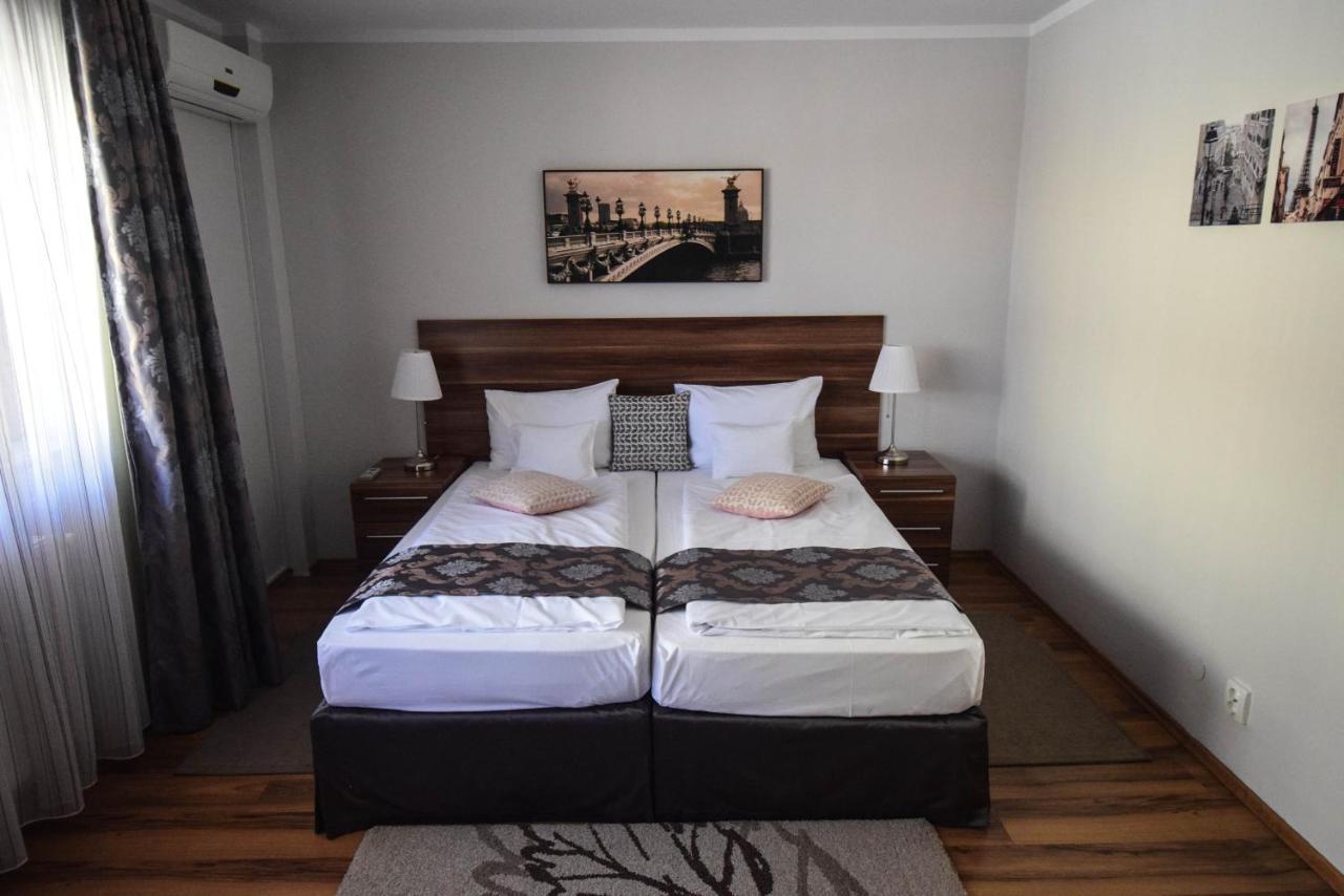קלוז'-נאפוקה Cabrio Apart Hotel מראה חיצוני תמונה